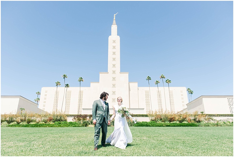 Los Angeles Temple Wedding Photographer.  Photos by Mollie Jane Photography.  To see more go to www.molliejanephotography.com.
