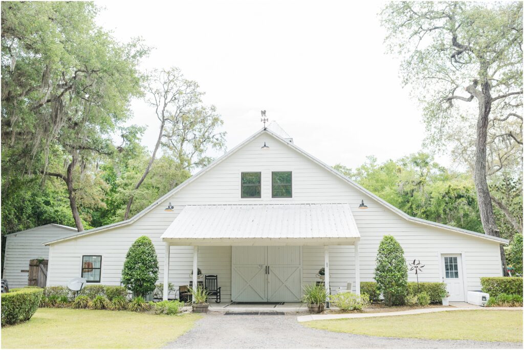 The white barn at Chandler Oaks Wedding Venue that sits under the oak trees