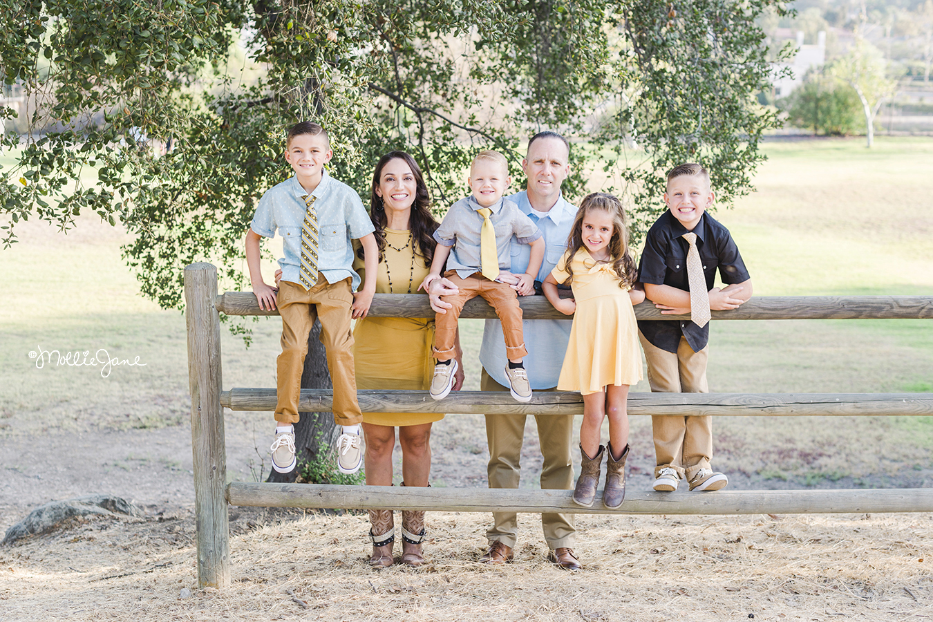 San Dimas Family Portrait Session.  Rancho Cucamonga Family Photographer.  Photographed by Mollie Jane Photography.  To see more go to www.molliejanephotography.com