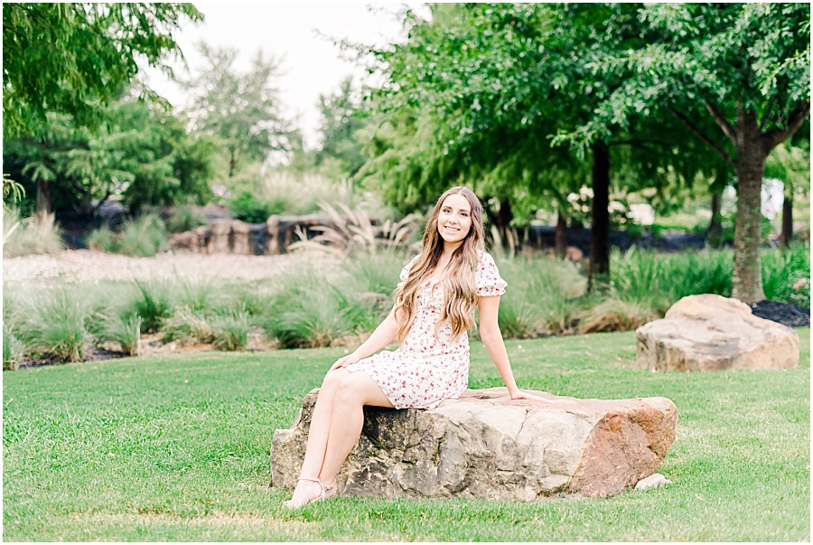 Cypress Texas Senior Photographer by Mollie Jane Photography. To see more go to www.molliejanephotography.com.
