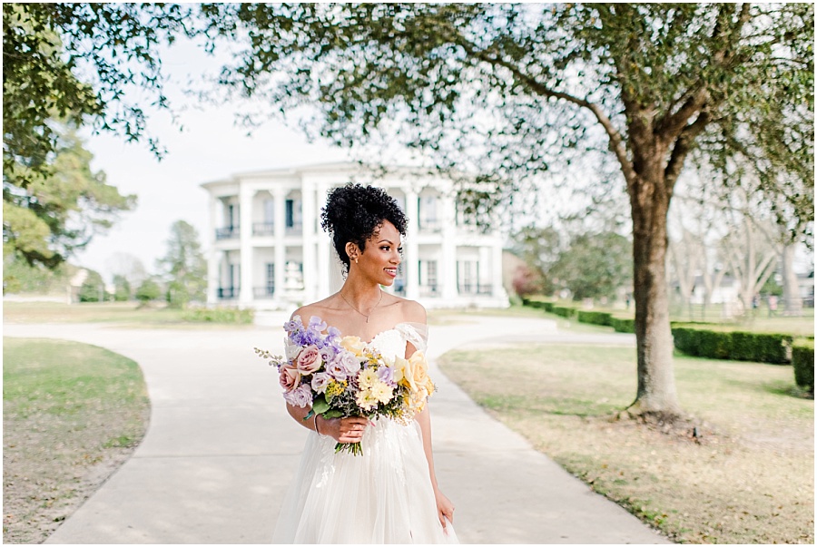 Pantone Color Wedding at Sandlewood Manor by Mollie Jane Photography. To see more go to www.molliejanephotography.com
