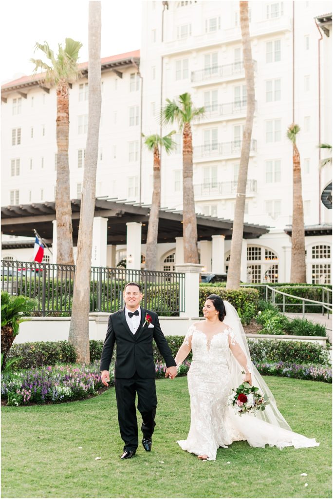 Bride and Groom pictures at their Galvez Hotel Wedding in Galveston