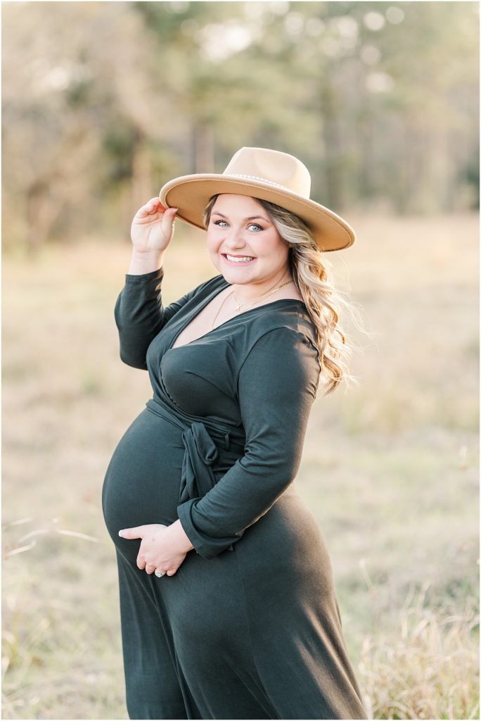 Texas Maternity session in a field