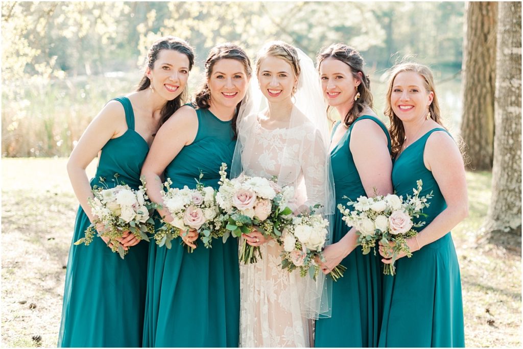 Bridesmaids pictures in teal with pink roses