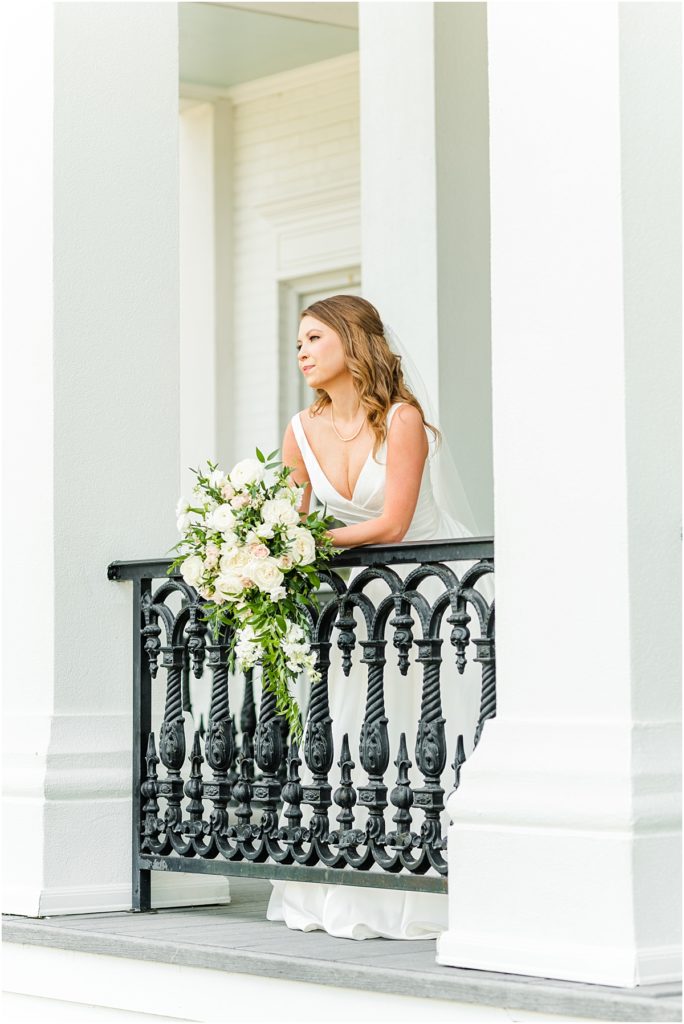 Bridals on the porch at Sandlewood Manor