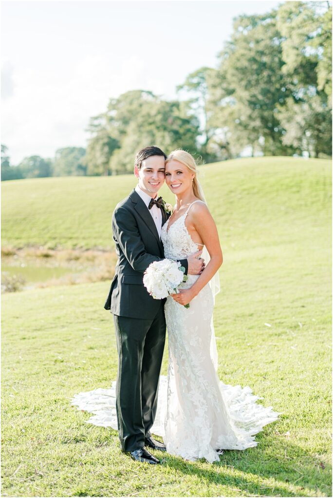 Wedding pictures on the golf course taken by a Houston wedding photographer