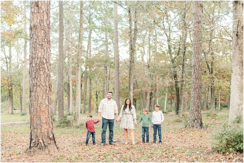 Family pictures that look like fall in Jacksonville Florida