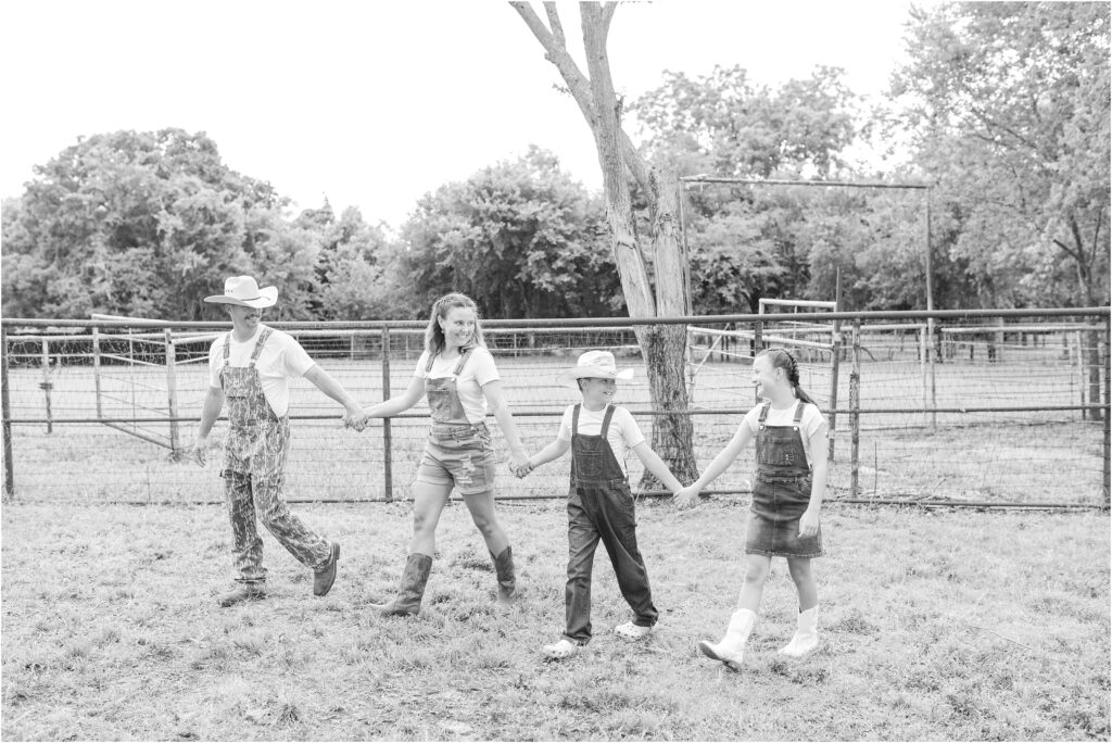 Family photo session on their farm in Houston
