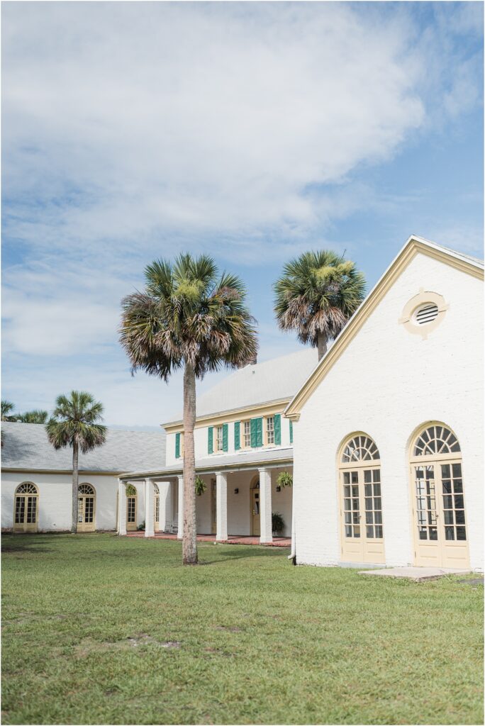 Outdoor reception location at the Ribault Club wedding venue in Jacksonville Florida