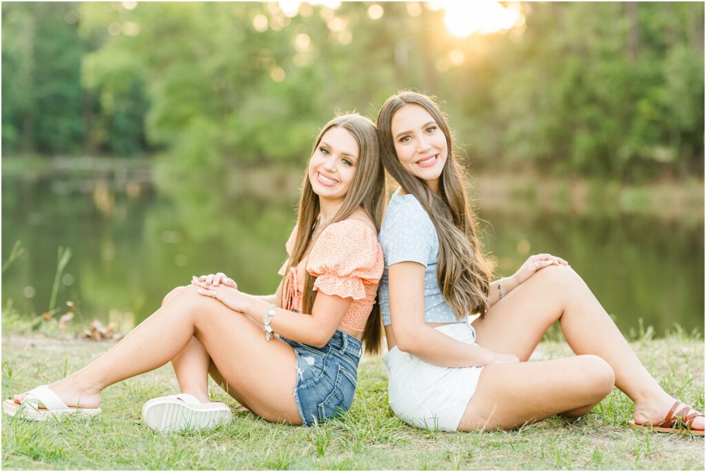 Best friends take senior pictures in St. Augustine.